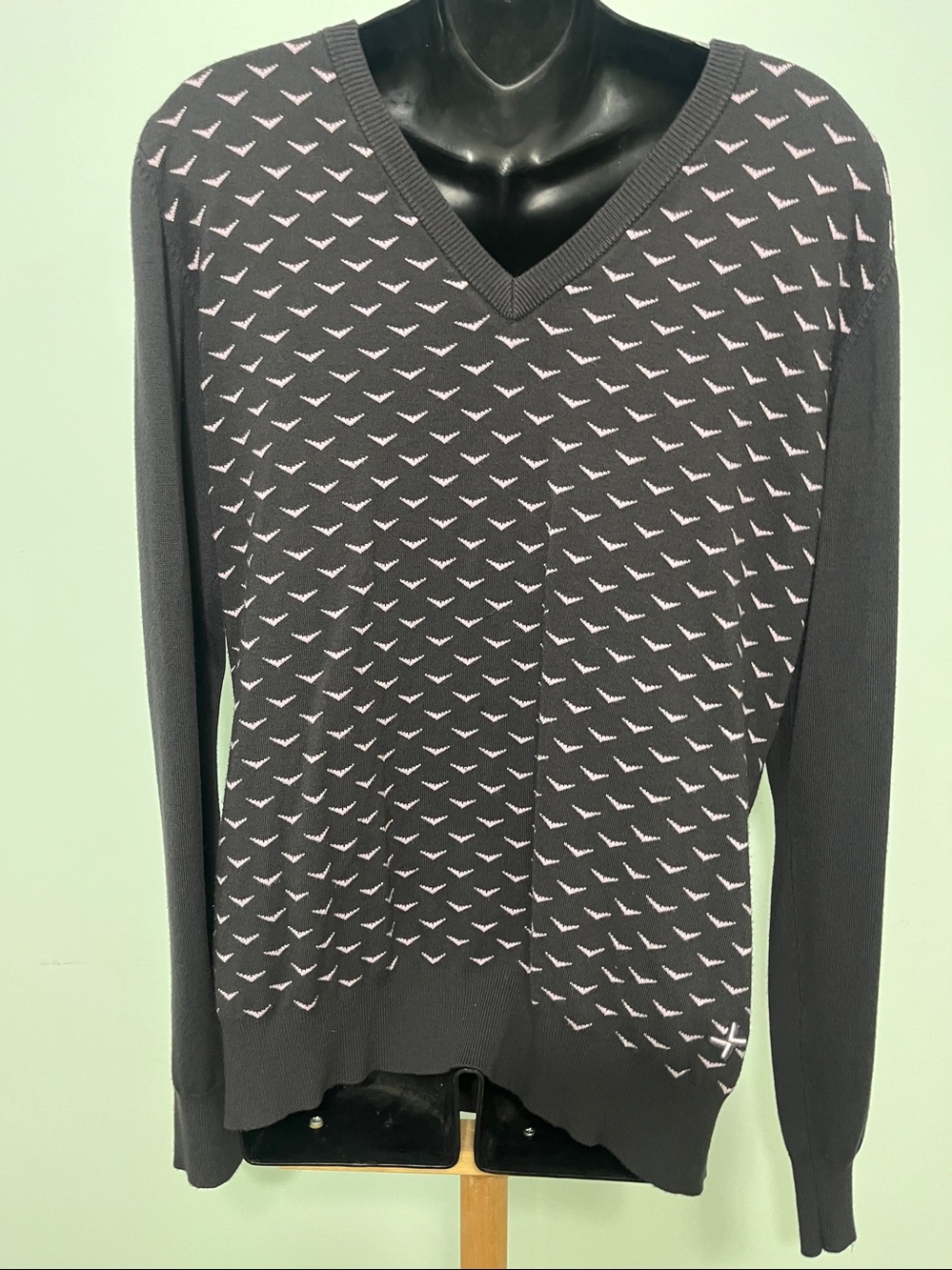 Men's Black/pink Swedish Golf V Neck Sweater with Subtle Pattern - XL